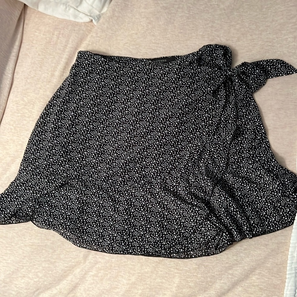 Forever 21 size M polka dot skirt